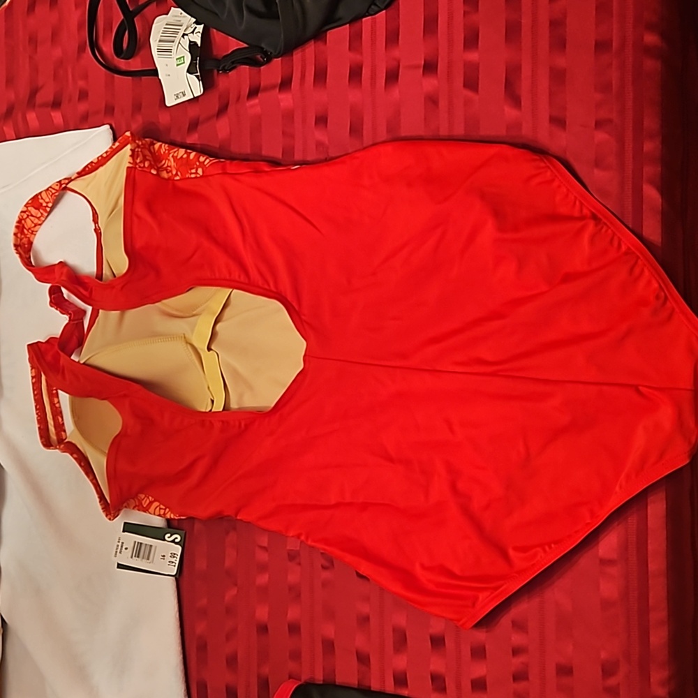 ๐ Roots Red Swimsuit - One Piece - Picture 3 of 5